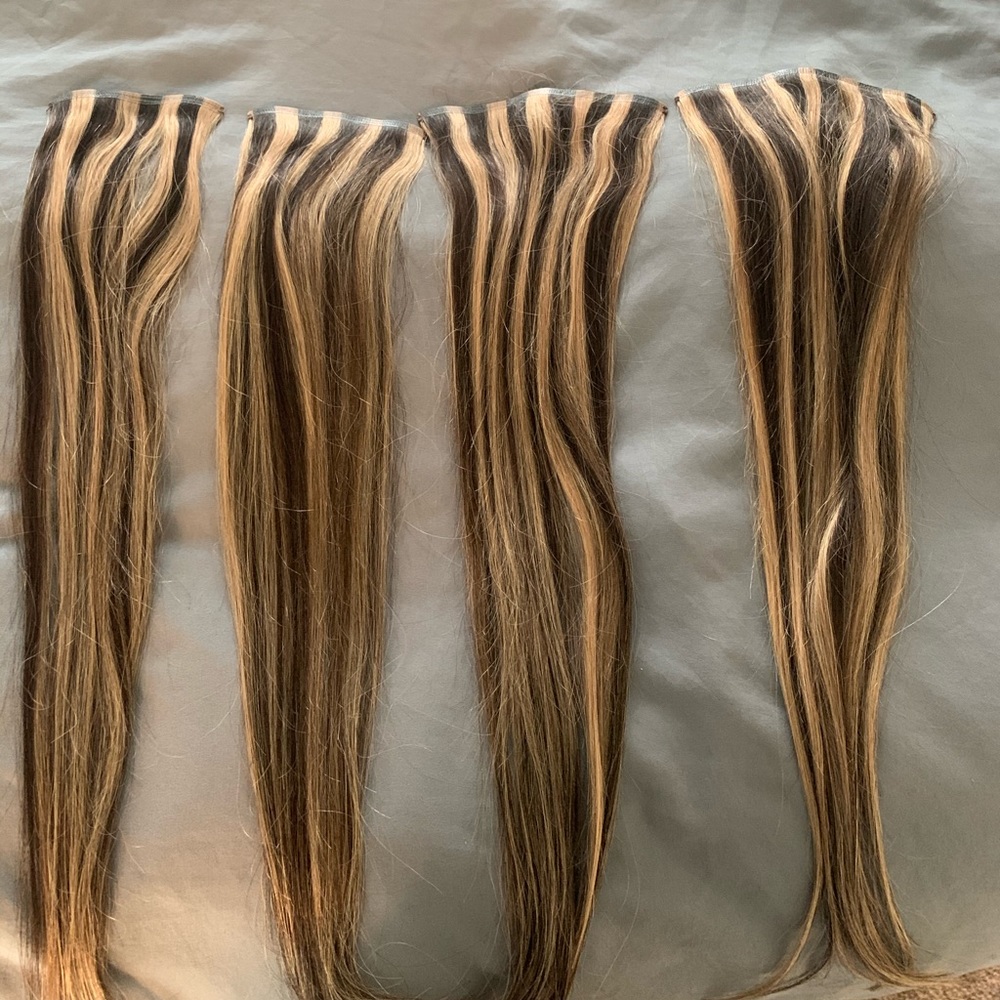 20” Lucy Hair ext. color: Mocha Brown Highlights